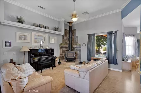 Living - 9550 Lucerne, Apple Valley, CA 92308 photo 2 of 7