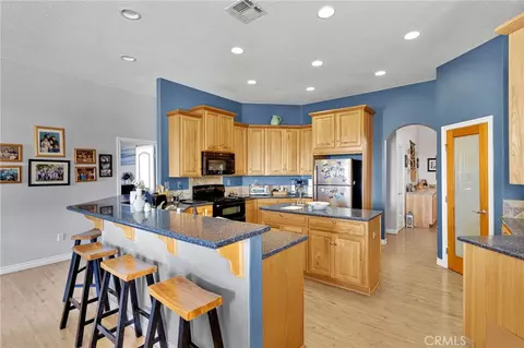 Kitchen - 9550 Lucerne, Apple Valley, CA 92308 photo 2 of 4