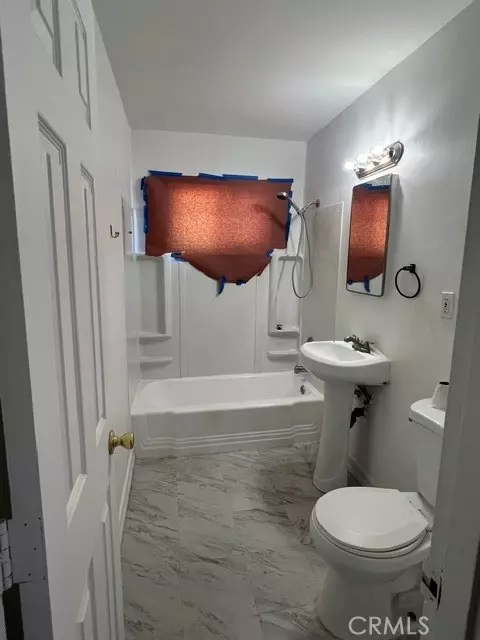 Bath - 34205 Woods, Barstow, CA 92311 photo 1 of 1