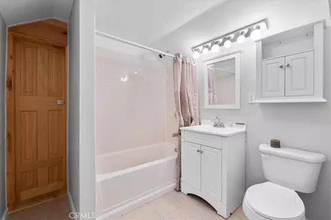 Bath - 6013 Mill Rd, Wrightwood, CA 92397 photo 2 of 2
