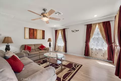 Living - 6013 Mill Rd, Wrightwood, CA 92397 photo 3 of 5