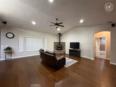 Living - 28454 Waterman, Barstow, CA 92311 photo 1 of 4
