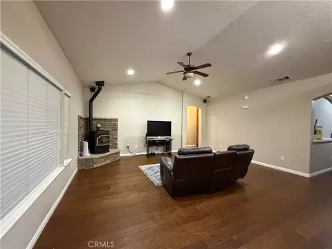 Living - 28454 Waterman, Barstow, CA 92311 photo 2 of 4