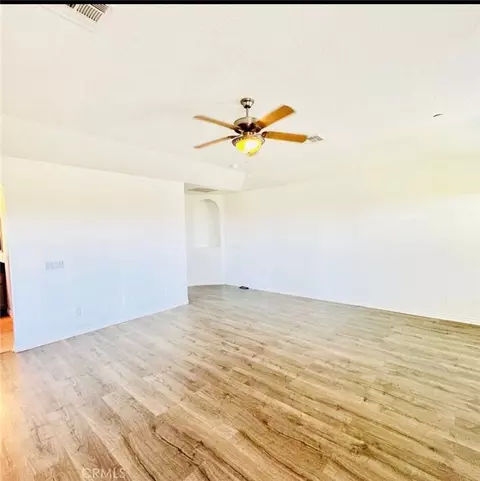 Living - 7438 Woodcliff, Phelan, CA 92371 photo 3 of 5