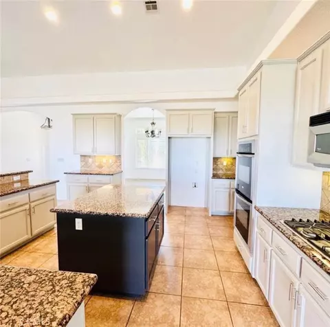Kitchen - 7438 Woodcliff, Phelan, CA 92371 photo 3 of 7