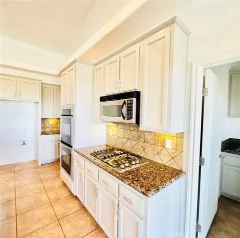 Kitchen - 7438 Woodcliff, Phelan, CA 92371 photo 6 of 7