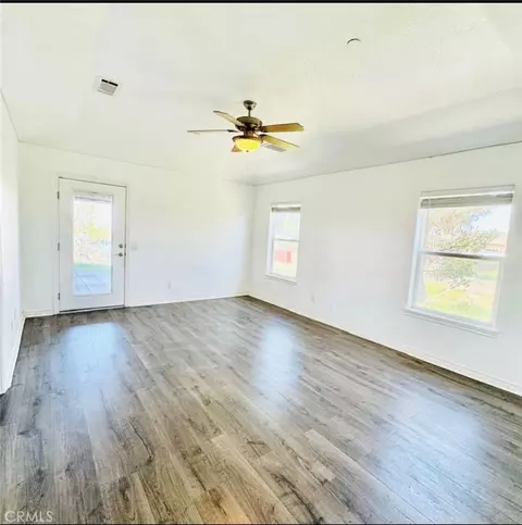 Living - 7438 Woodcliff, Phelan, CA 92371 photo 4 of 5