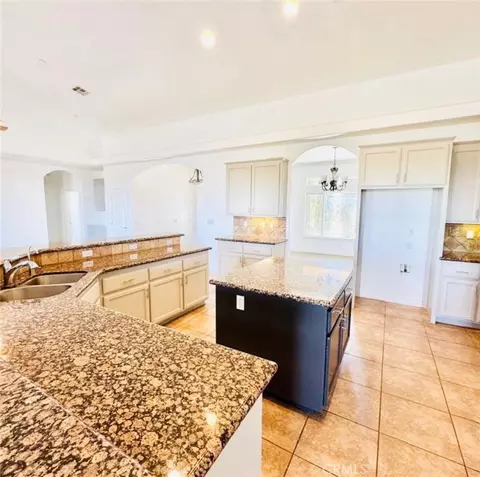 Kitchen - 7438 Woodcliff, Phelan, CA 92371 photo 5 of 7