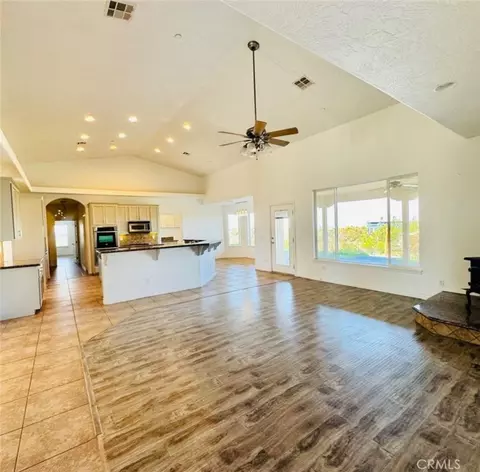Living - 7438 Woodcliff, Phelan, CA 92371 photo 2 of 5