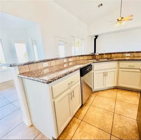Kitchen - 7438 Woodcliff, Phelan, CA 92371 photo 2 of 7