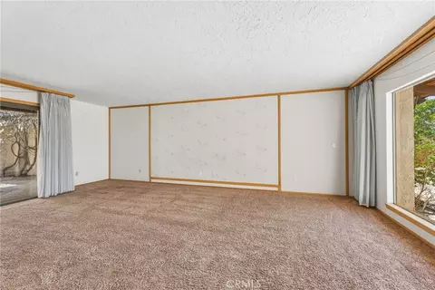 Living - 13009 Rincon, Apple Valley, CA 92308 photo 7 of 9