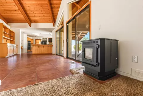 Living - 13009 Rincon, Apple Valley, CA 92308 photo 5 of 9