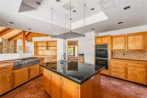 Kitchen - 13009 Rincon, Apple Valley, CA 92308 photo 8 of 8