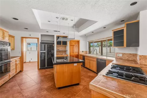 Kitchen - 13009 Rincon, Apple Valley, CA 92308 photo 1 of 8
