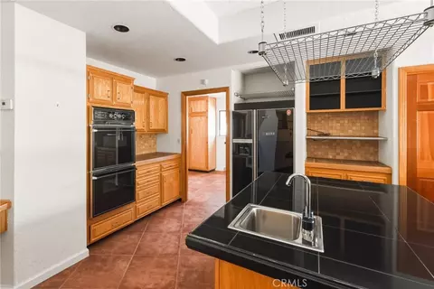 Kitchen - 13009 Rincon, Apple Valley, CA 92308 photo 6 of 8
