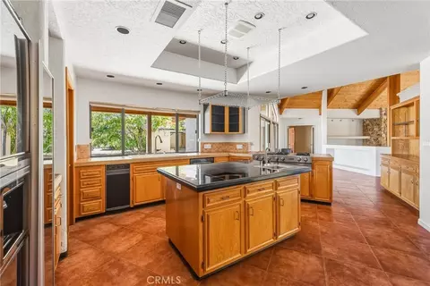 Kitchen - 13009 Rincon, Apple Valley, CA 92308 photo 3 of 8