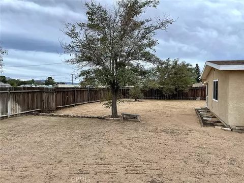 Exterior - 14371 Jicarilla Rd, Apple Valley, CA 92307 photo 5 of 10
