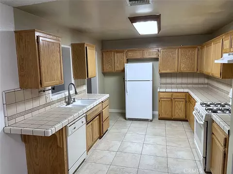 Kitchen - 14371 Jicarilla Rd, Apple Valley, CA 92307 photo 1 of 2