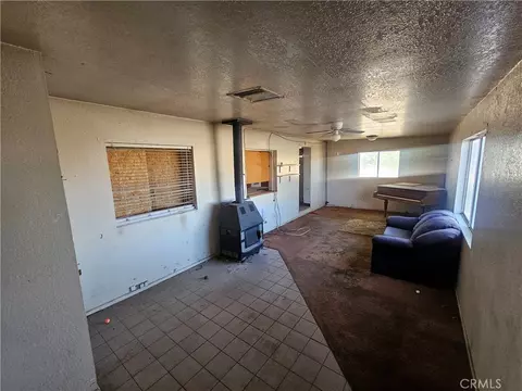 Living - 30423 Desert Vw, Lucerne Valley, CA 92356 photo 1 of 4
