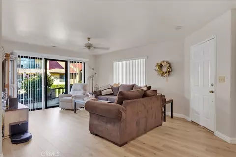Living - 19046 Cedar, Apple Valley, CA 92308 photo 4 of 7