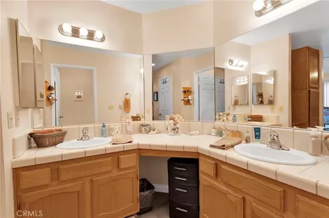 Bath - 19046 Cedar, Apple Valley, CA 92308 photo 4 of 5