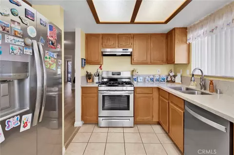 Kitchen - 19046 Cedar, Apple Valley, CA 92308 photo 2 of 3