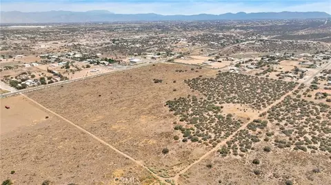 9602 Cedar St, Phelan, CA 92371