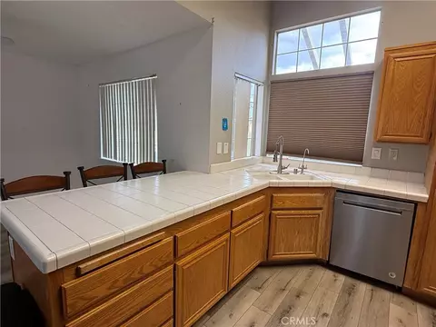 Kitchen - 20682 Pahute Rd, Apple Valley, CA 92308 photo 3 of 3