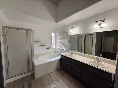 Bath - 20682 Pahute Rd, Apple Valley, CA 92308 photo 1 of 2
