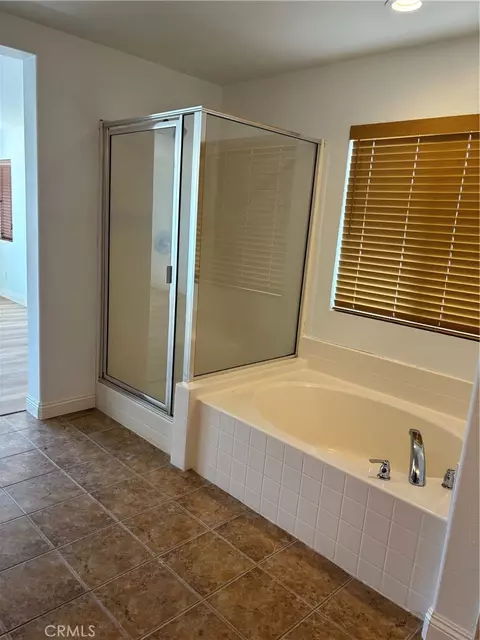 Bath - 12901 La Costa Ct, Hesperia, CA 92344 photo 2 of 4