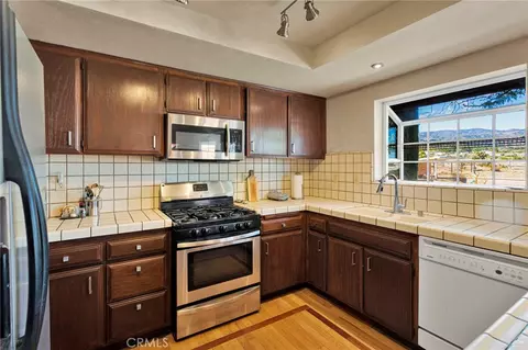Kitchen - 3789 Hollister, Phelan, CA 92371 photo 2 of 3