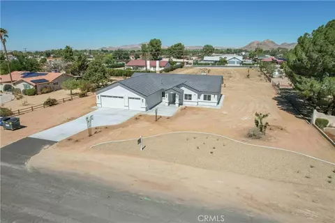 19590 Red Feather Rd, Apple Valley, CA 92307