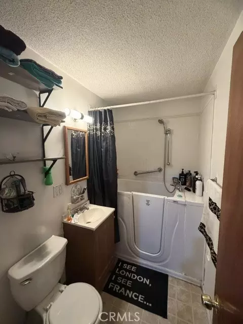 Bath - 18250 Delicious St, Adelanto, CA 92301 photo 1 of 2