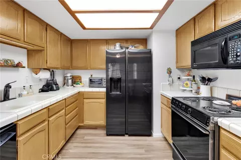 Kitchen - 19044 Elm Dr, Apple Valley, CA 92308 photo 2 of 3