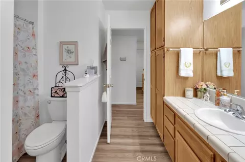 Bath - 19044 Elm Dr, Apple Valley, CA 92308 photo 2 of 8