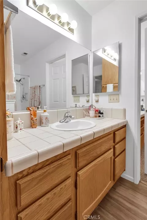 Bath - 19044 Elm Dr, Apple Valley, CA 92308 photo 5 of 8