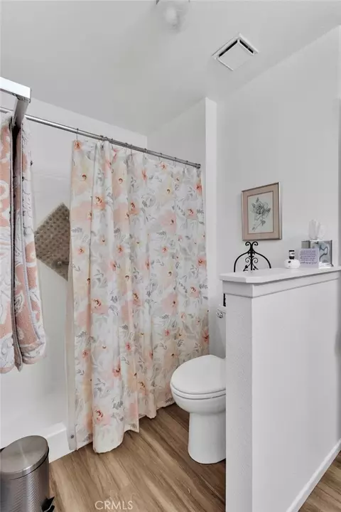 Bath - 19044 Elm Dr, Apple Valley, CA 92308 photo 3 of 8