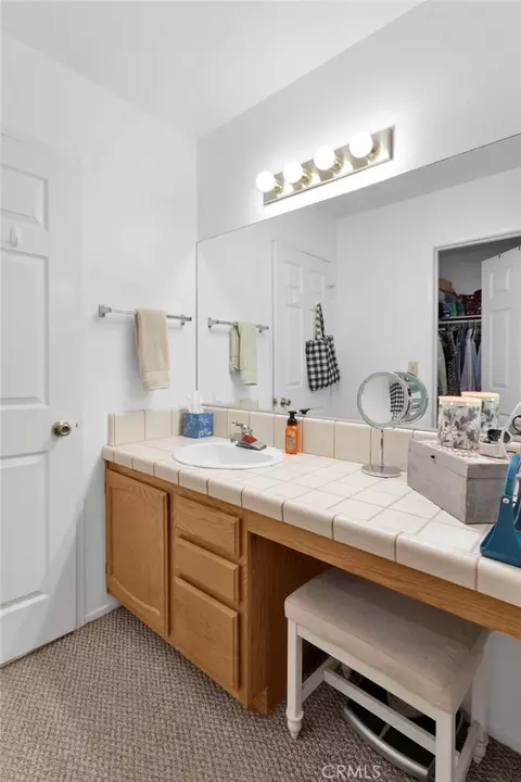 Bath - 19044 Elm Dr, Apple Valley, CA 92308 photo 1 of 8