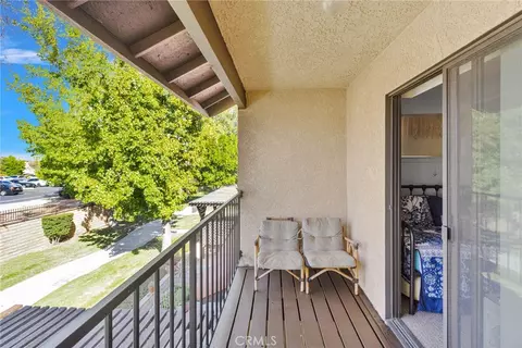 Exterior - 19044 Elm Dr, Apple Valley, CA 92308 photo 3 of 4