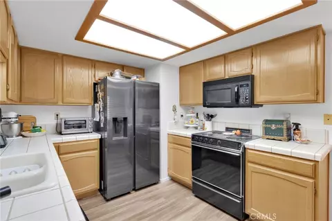 Kitchen - 19044 Elm Dr, Apple Valley, CA 92308 photo 3 of 3