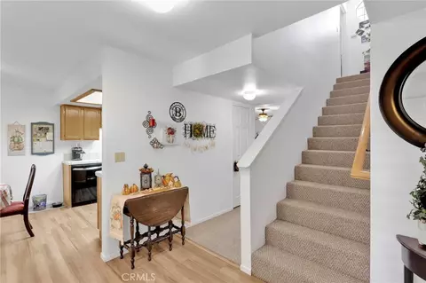 Entry Way - 19044 Elm Dr, Apple Valley, CA 92308 photo 3 of 8