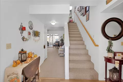 Entry Way - 19044 Elm Dr, Apple Valley, CA 92308 photo 2 of 8