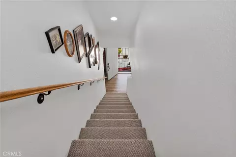 Entry Way - 19044 Elm Dr, Apple Valley, CA 92308 photo 7 of 8