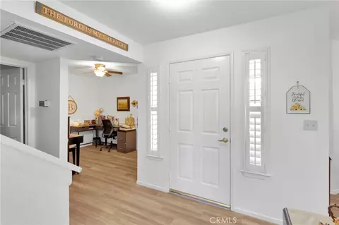 Entry Way - 19044 Elm Dr, Apple Valley, CA 92308 photo 4 of 8