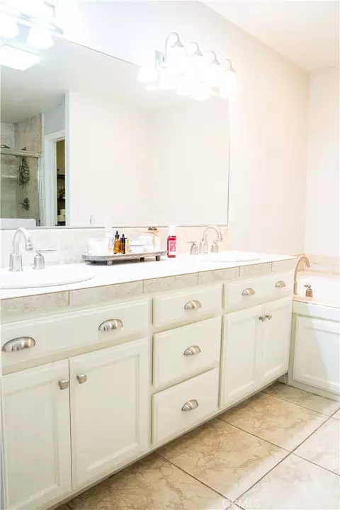 Bath - 631 Rimrock, Barstow, CA 92311 photo 1 of 2