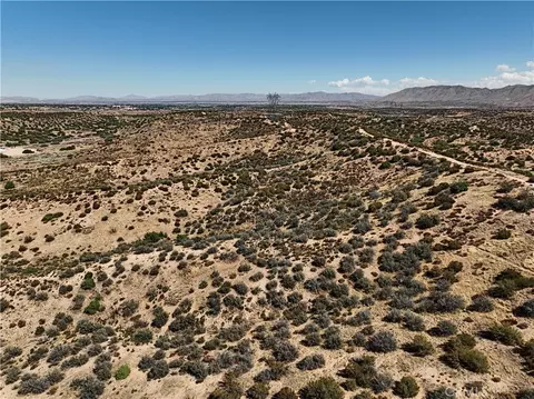 740 Summit Valley Rd, Hesperia, CA 92345 photo 8