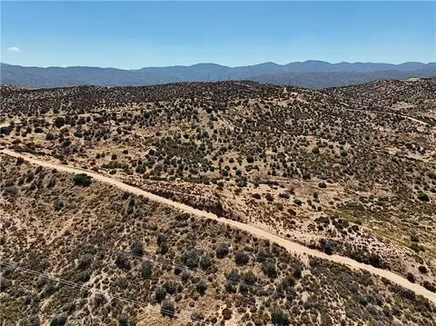 740 Summit Valley Rd, Hesperia, CA 92345 photo 3