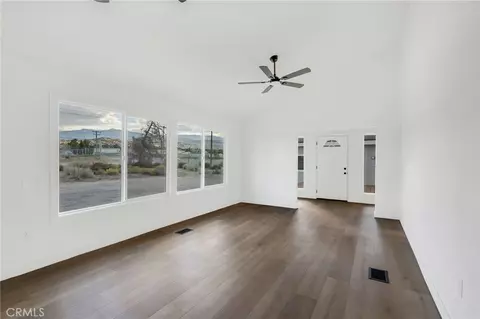 Living - 3932 Nielson Rd, Phelan, CA 92371 photo 3 of 4