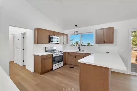 Kitchen - 3932 Nielson Rd, Phelan, CA 92371 photo 2 of 2