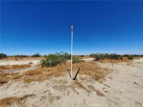 4 200th St E, Llano, CA 93544